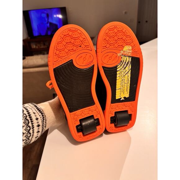 Heelys Skate Shoes Black & Neon Orange Size YTH 5 unisex With Wheels - Picture 9 of 9